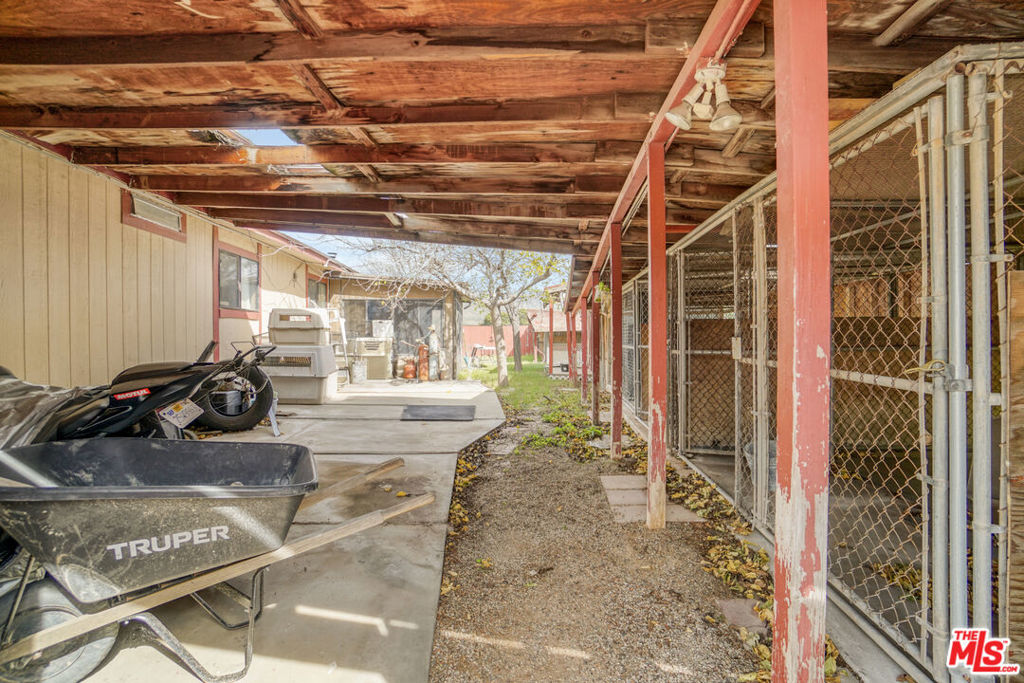 11426 Sierra Highway Property Photo 32