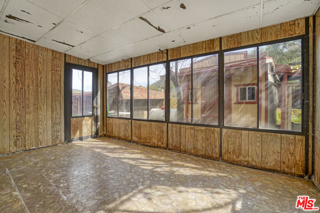 11426 Sierra Highway Property Photo 34