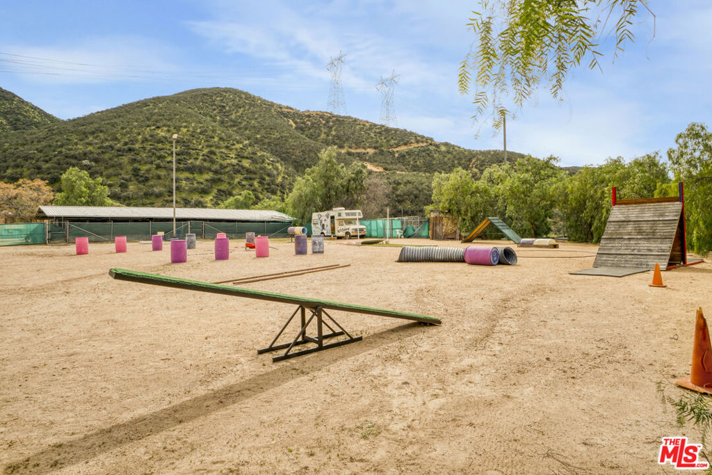 11426 Sierra Highway Property Photo 35