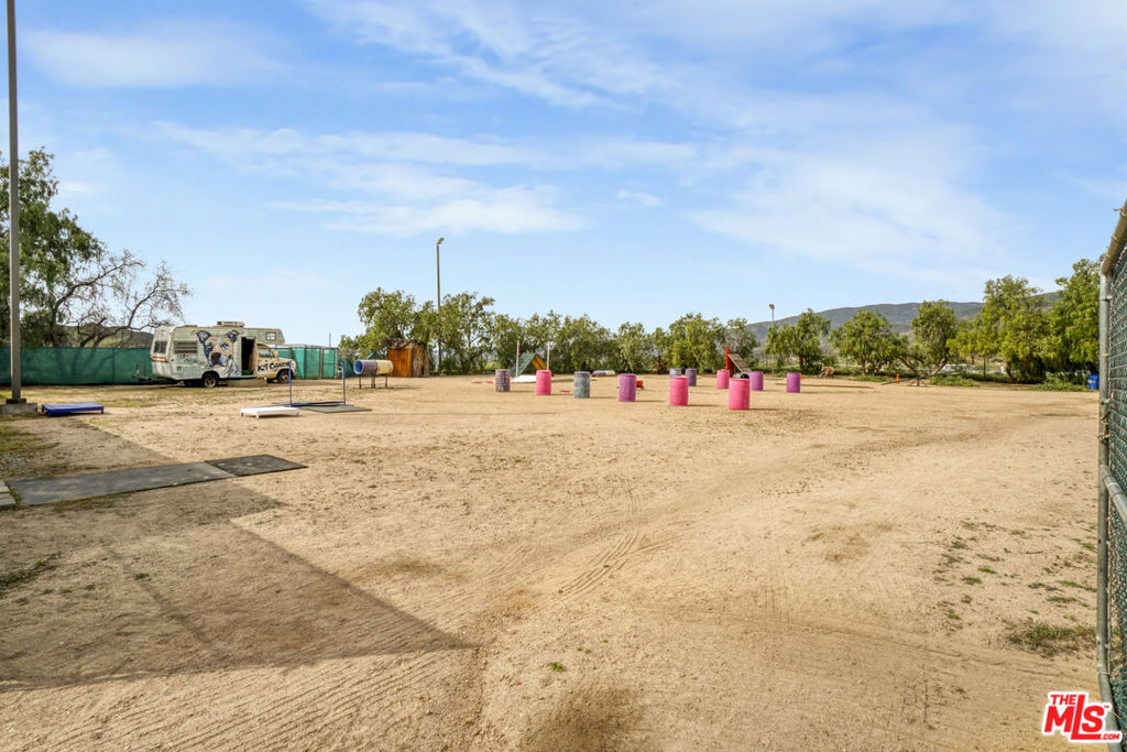 11426 Sierra Highway Property Photo 38