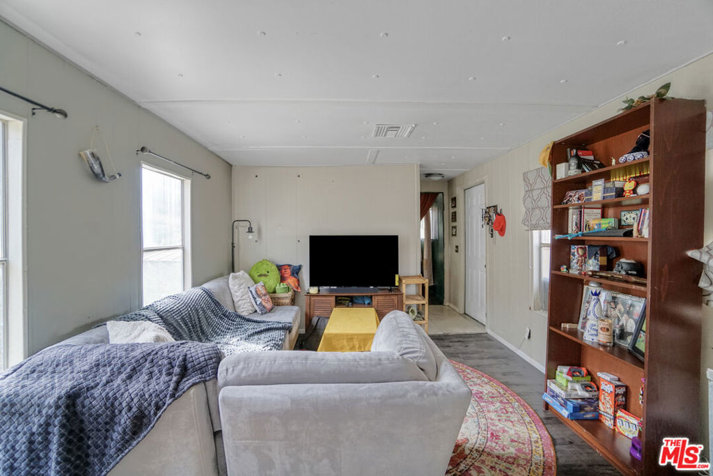 11426 Sierra Highway Property Photo 46