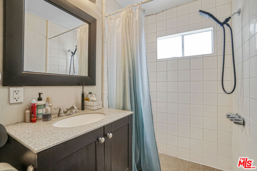 11426 Sierra Highway Property Photo 52