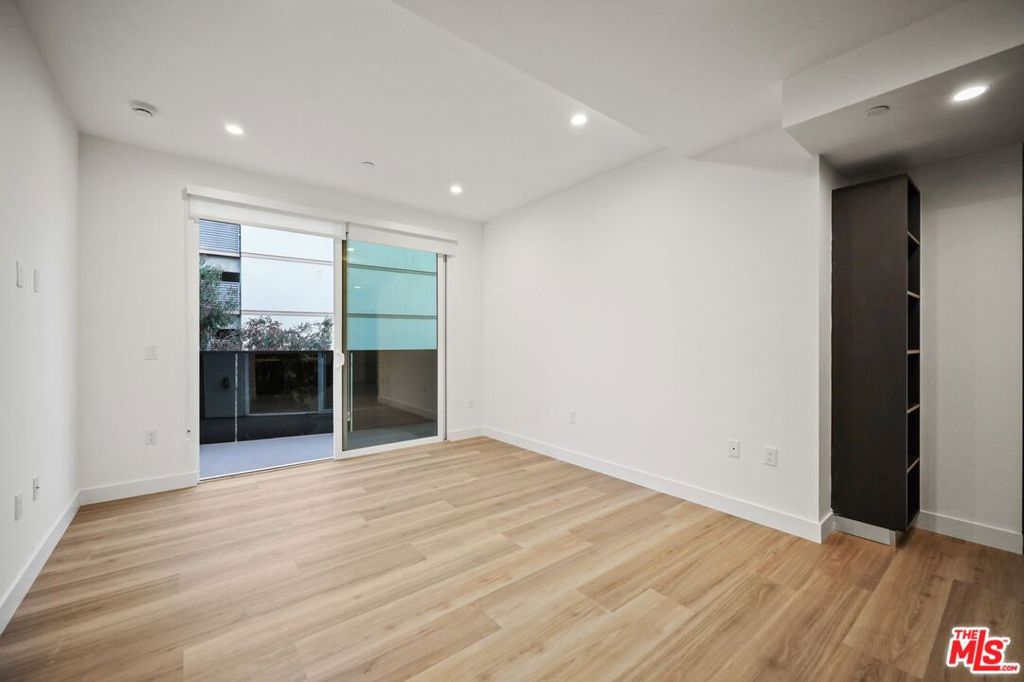 951 Ogden 509 Property Photo 4