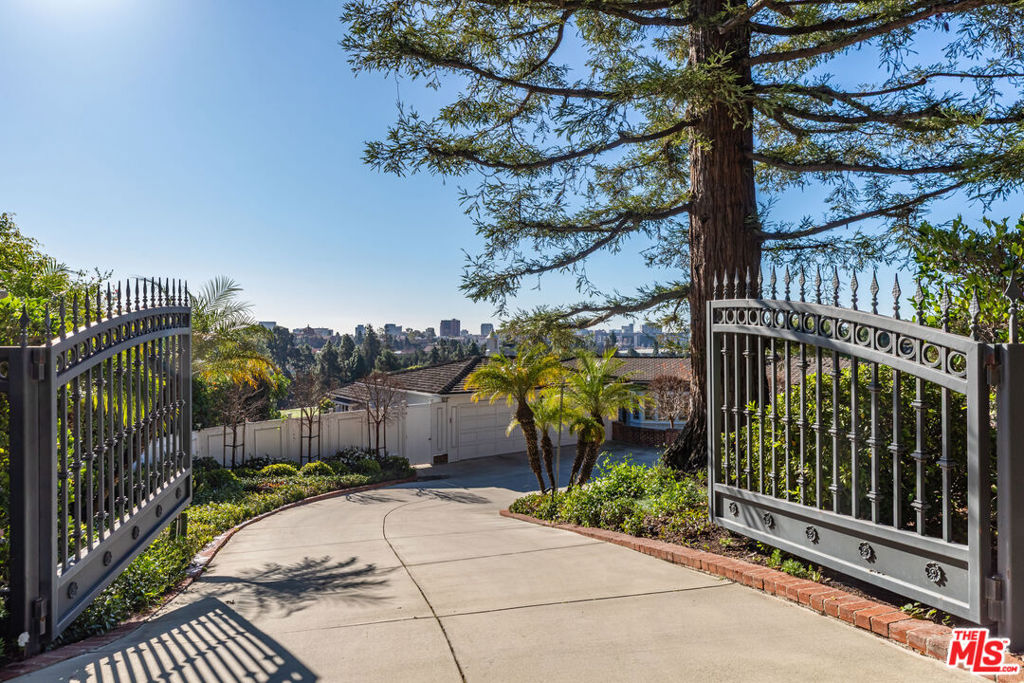 551 Perugia Way Property Photo 4