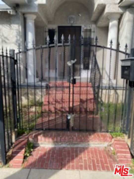 5061 Fountain Avenue Property Photo 2