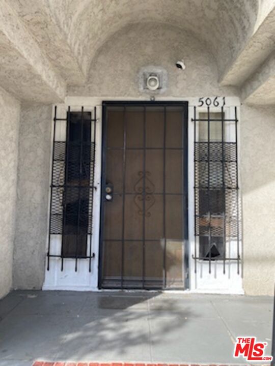 5061 Fountain Avenue Property Photo 3