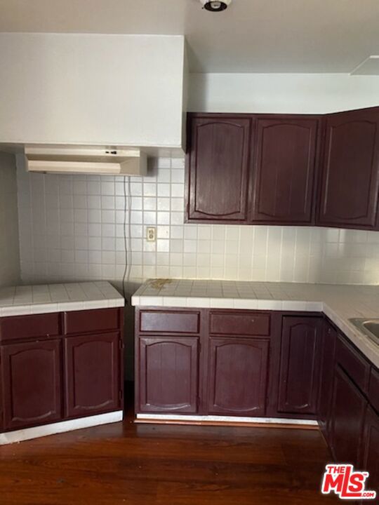 5061 Fountain Avenue Property Photo 6