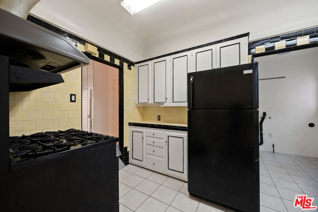 436 S Rexford Drive Property Photo 8