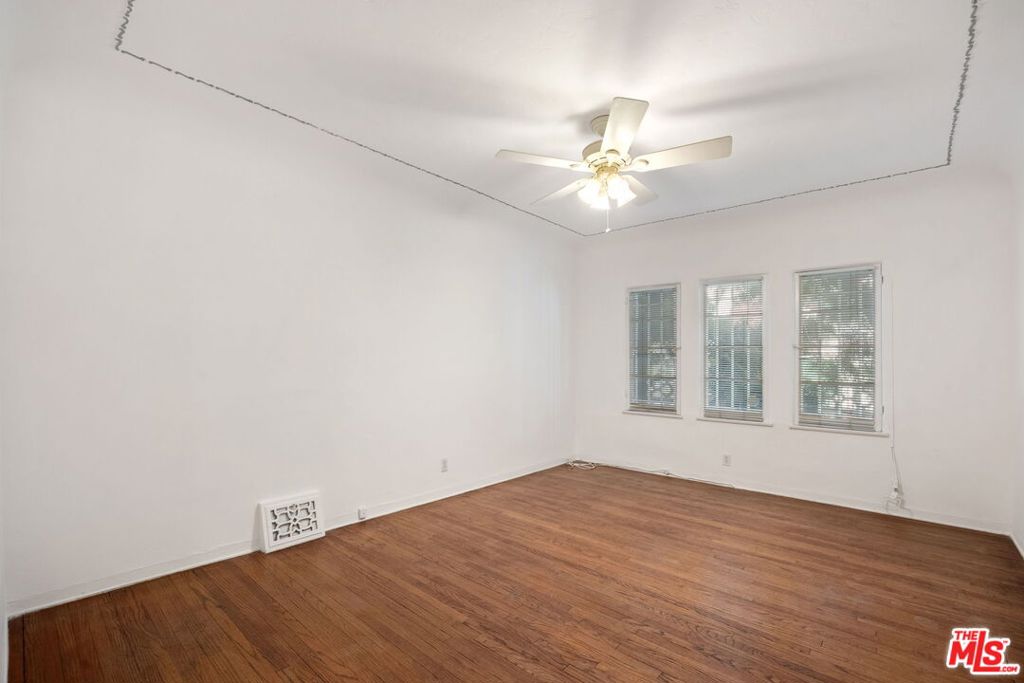 436 S Rexford Drive Property Photo 9