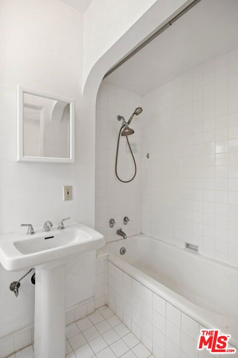436 S Rexford Drive Property Photo 12