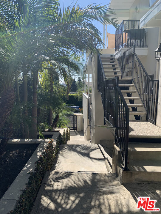 4211 Franklin Avenue Property Photo 4