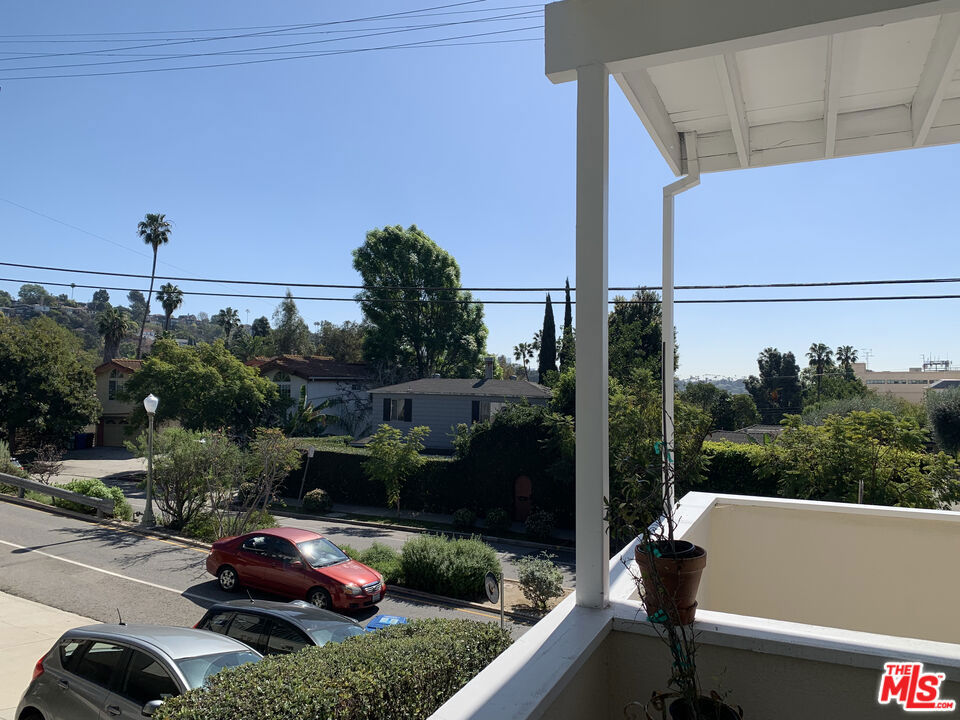4211 Franklin Avenue Property Photo 9