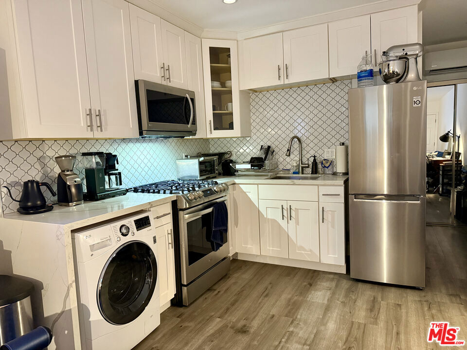 4211 Franklin Avenue Property Photo 16