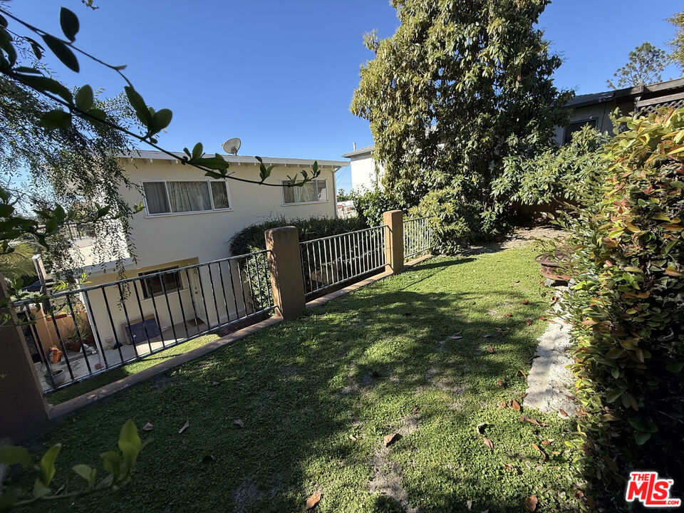 4211 Franklin Avenue Property Photo 21