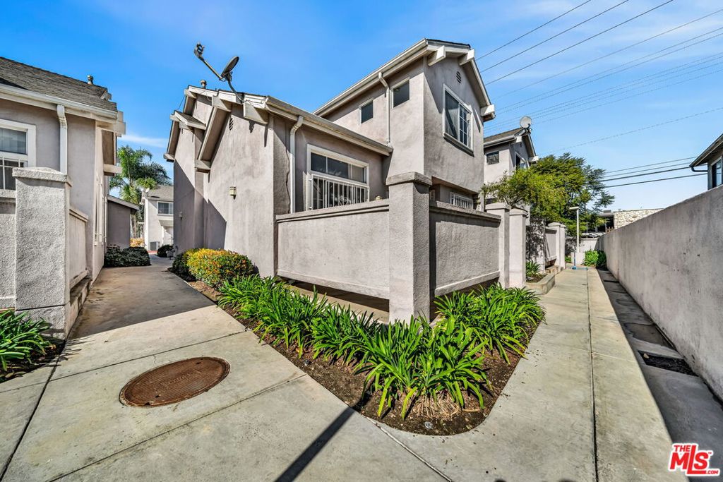 820 W Compton Boulevard 17 Property Photo 3
