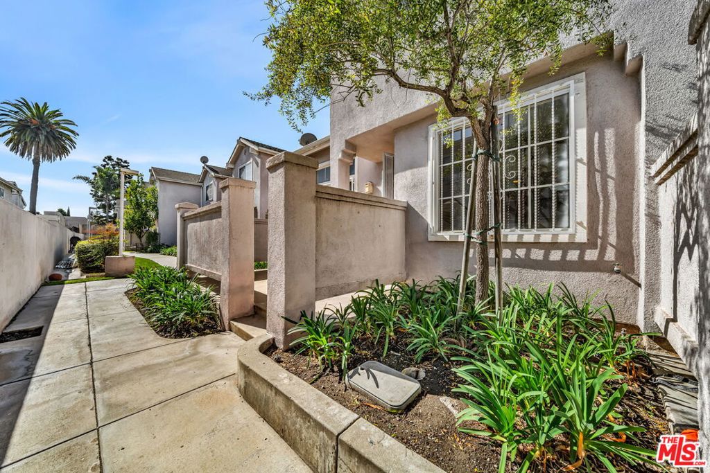820 W Compton Boulevard 17 Property Photo 4