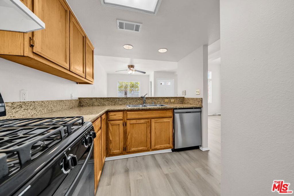 820 W Compton Boulevard 17 Property Photo 16
