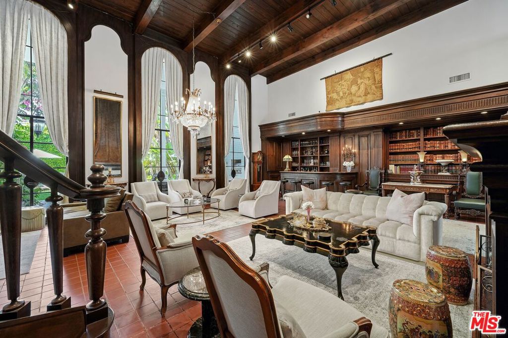 717 N Rodeo Drive Property Photo 14