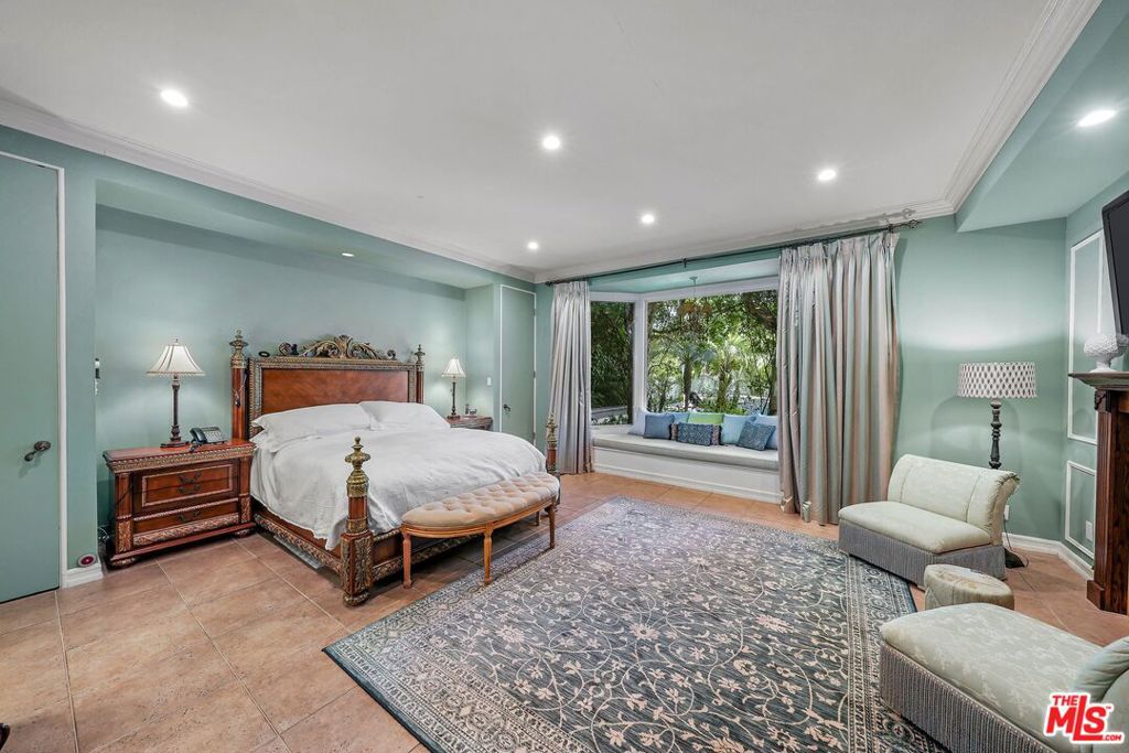 717 N Rodeo Drive Property Photo 17