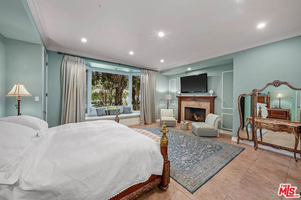717 N Rodeo Drive Property Photo 18