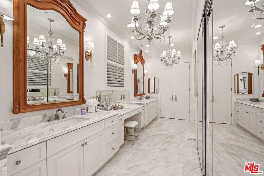 717 N Rodeo Drive Property Photo 19