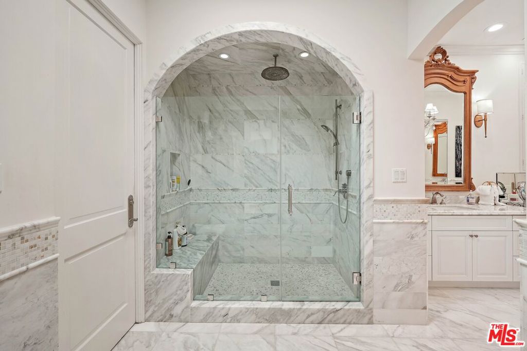 717 N Rodeo Drive Property Photo 21