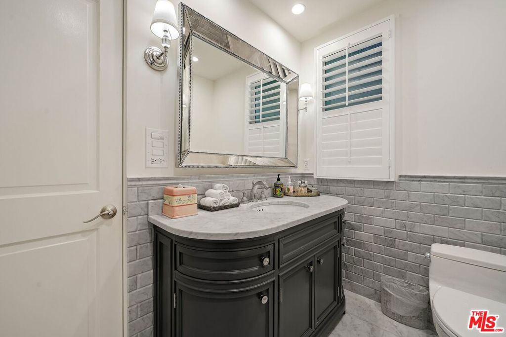 717 N Rodeo Drive Property Photo 23