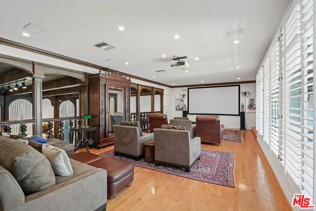717 N Rodeo Drive Property Photo 27