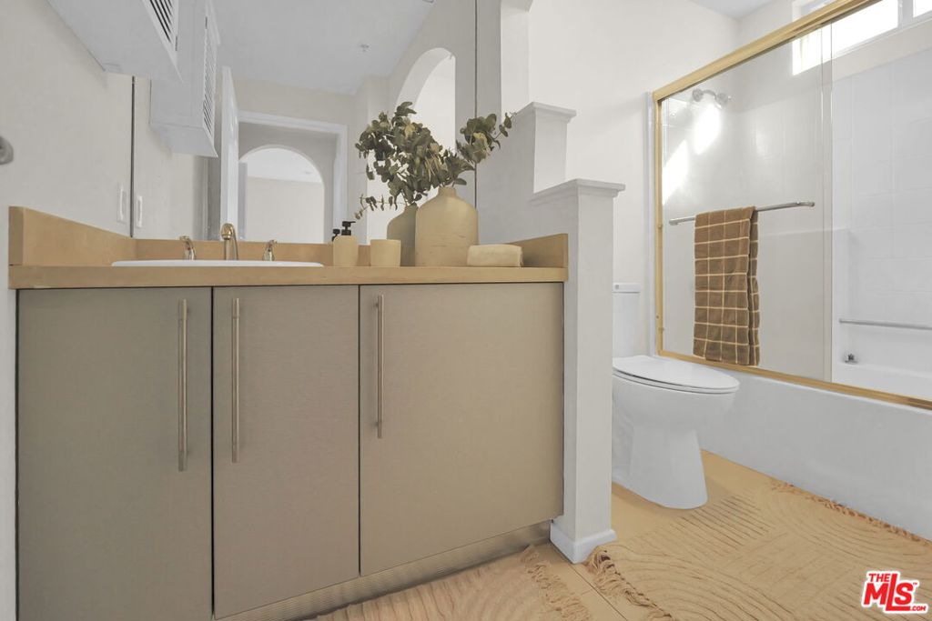 620 S Gramercy Place 135 Property Photo 16