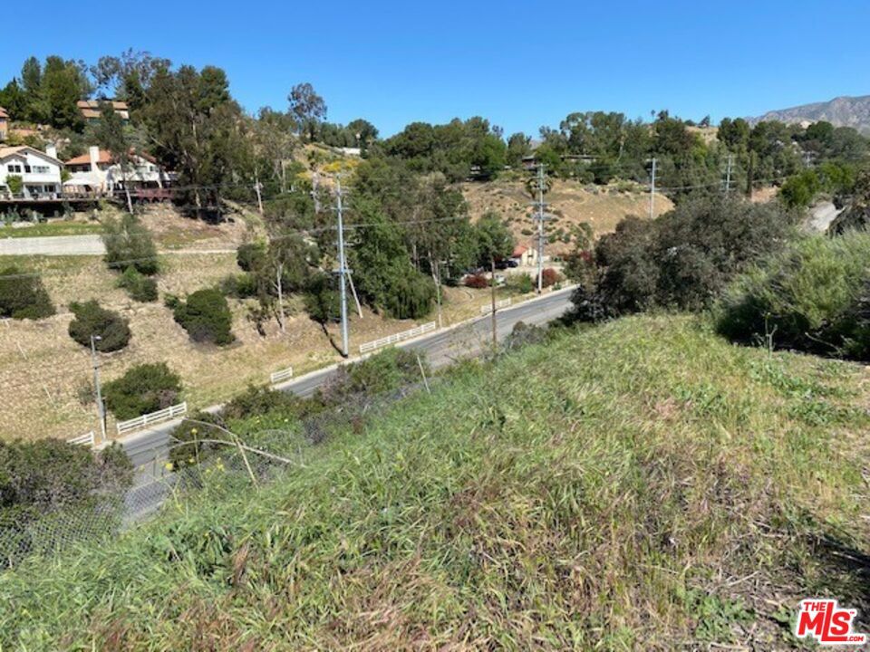 10100 Sunland Blvd Property Photo 9