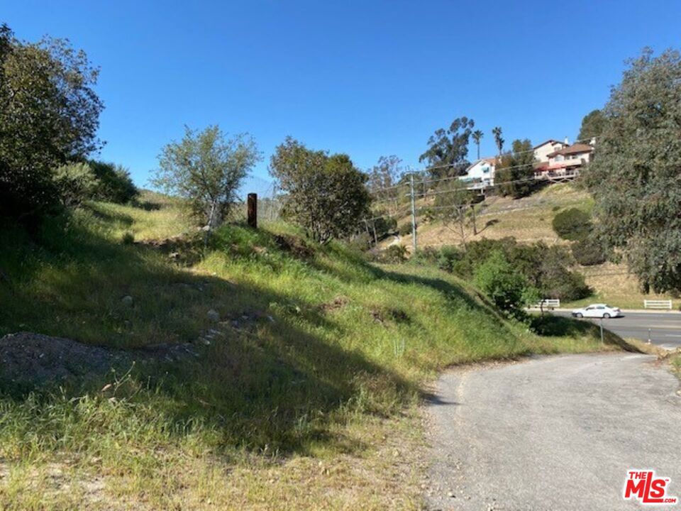 10100 Sunland Blvd Property Photo 11