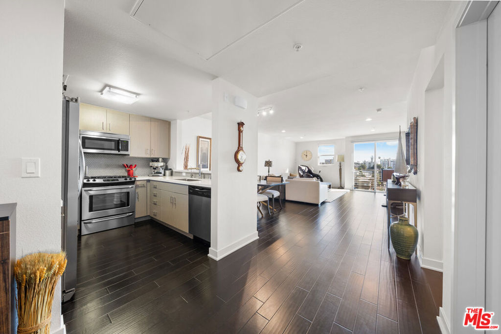 436 S Virgil Avenue PH7 Property Photo 1
