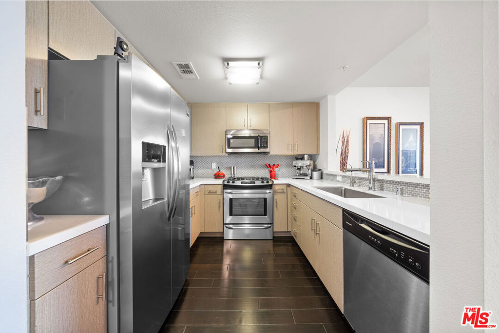 436 S Virgil Avenue Ph7 Property Photo 4