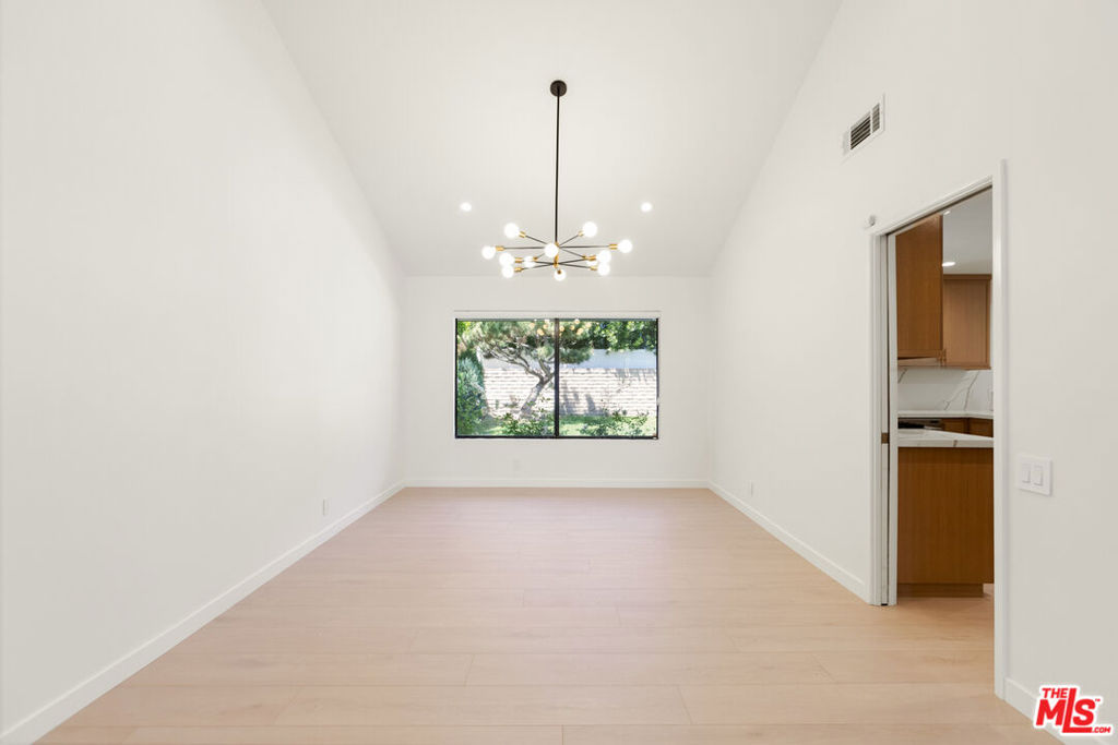 4933 Collett Avenue Property Photo 19