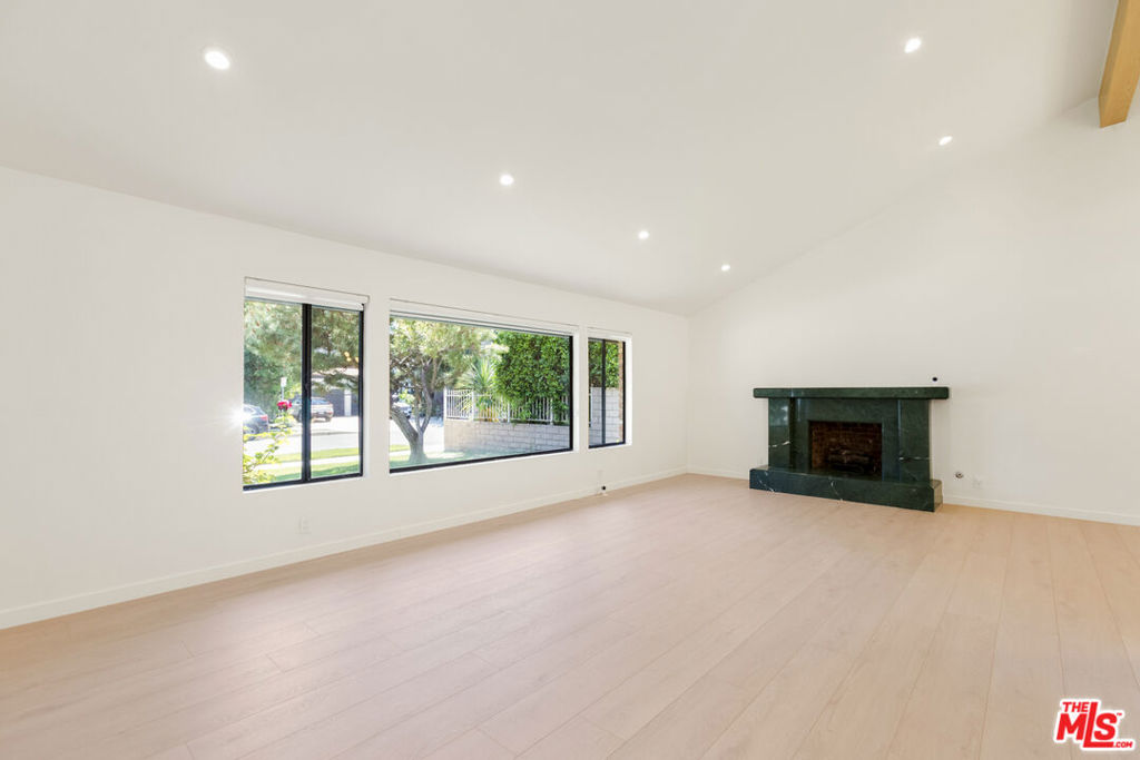 4933 Collett Avenue Property Photo 20