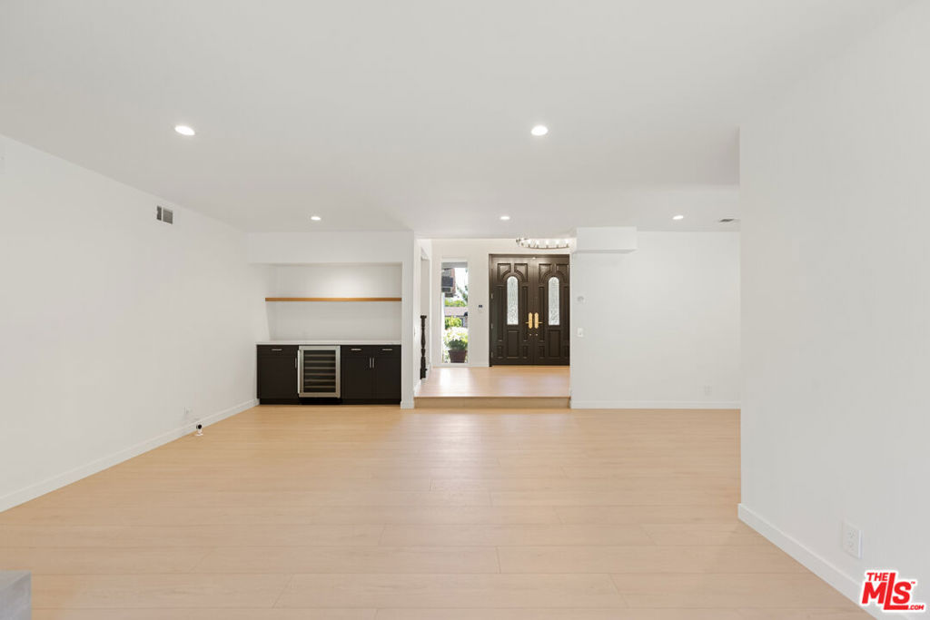 4933 Collett Avenue Property Photo 21
