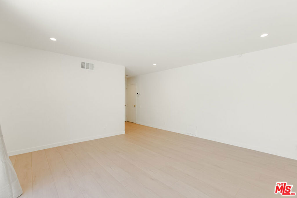 4933 Collett Avenue Property Photo 28