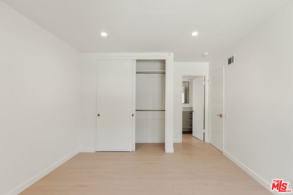 4933 Collett Avenue Property Photo 29