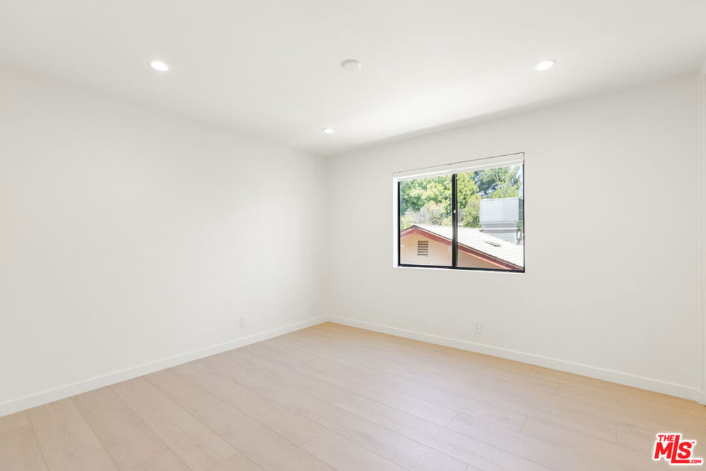 4933 Collett Avenue Property Photo 30