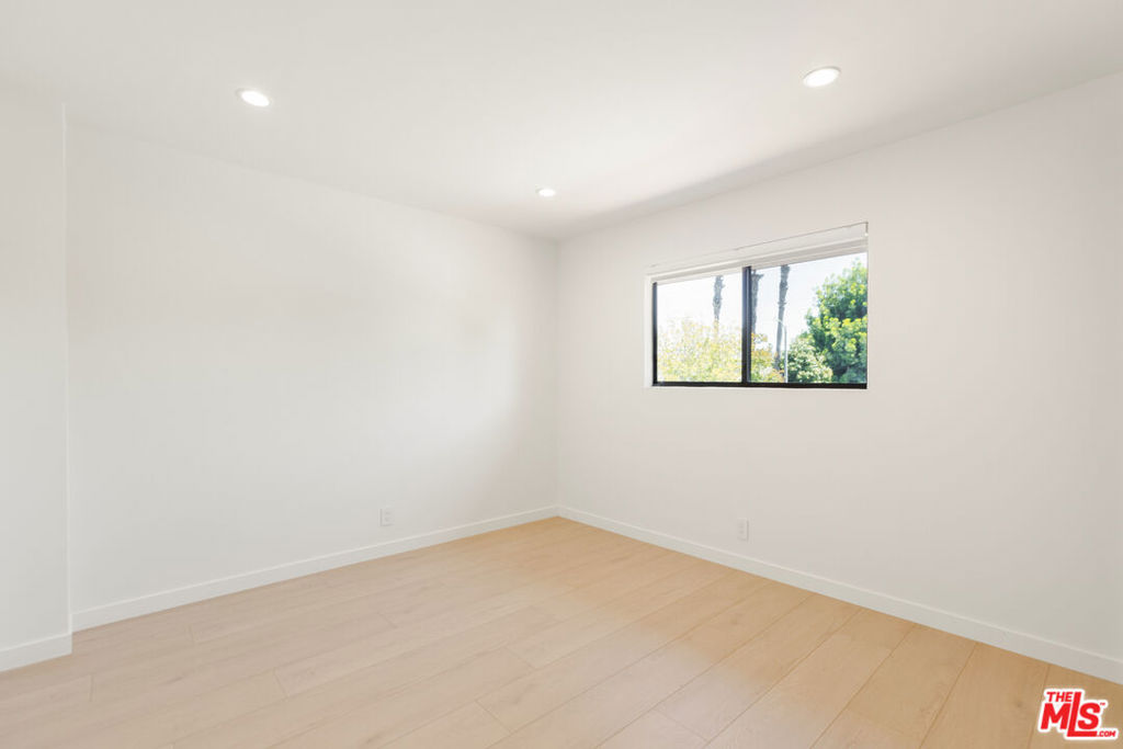 4933 Collett Avenue Property Photo 34
