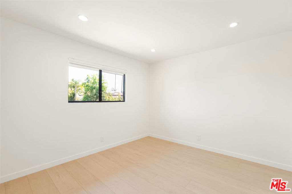 4933 Collett Avenue Property Photo 35