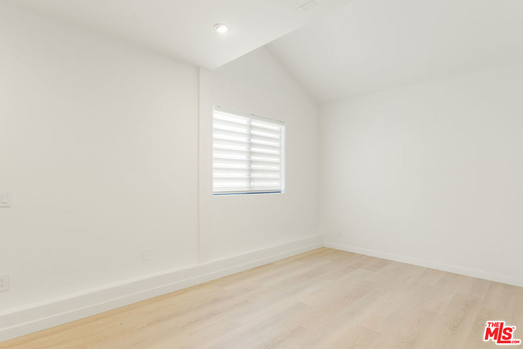 4933 Collett Avenue Property Photo 36