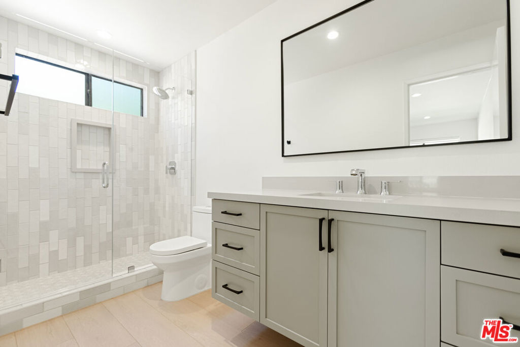 4933 Collett Avenue Property Photo 40