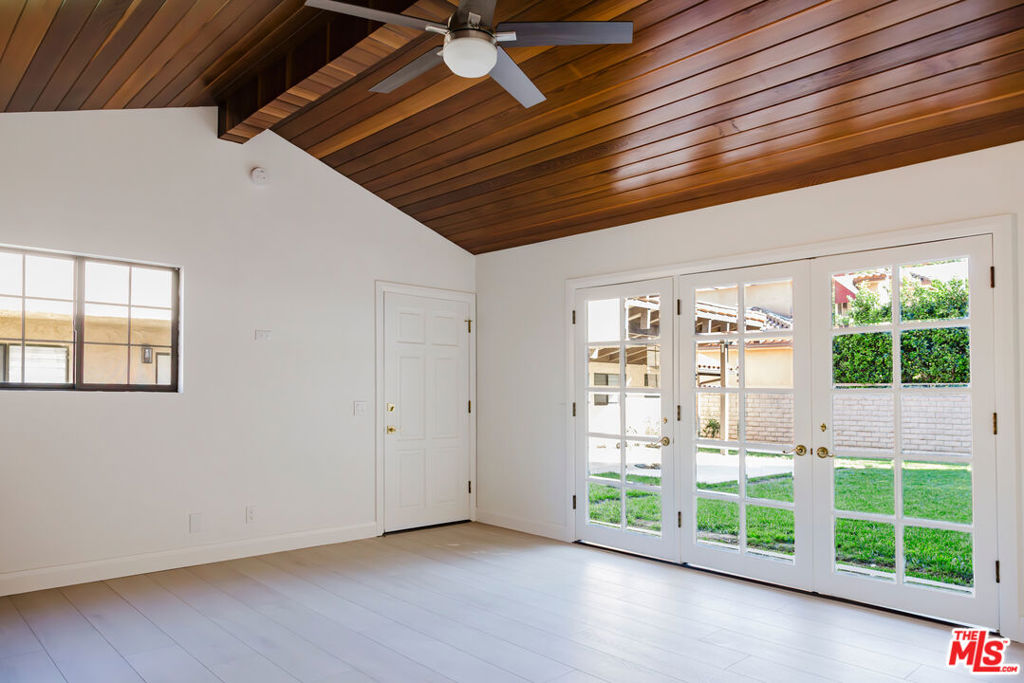 4933 Collett Avenue Property Photo 47