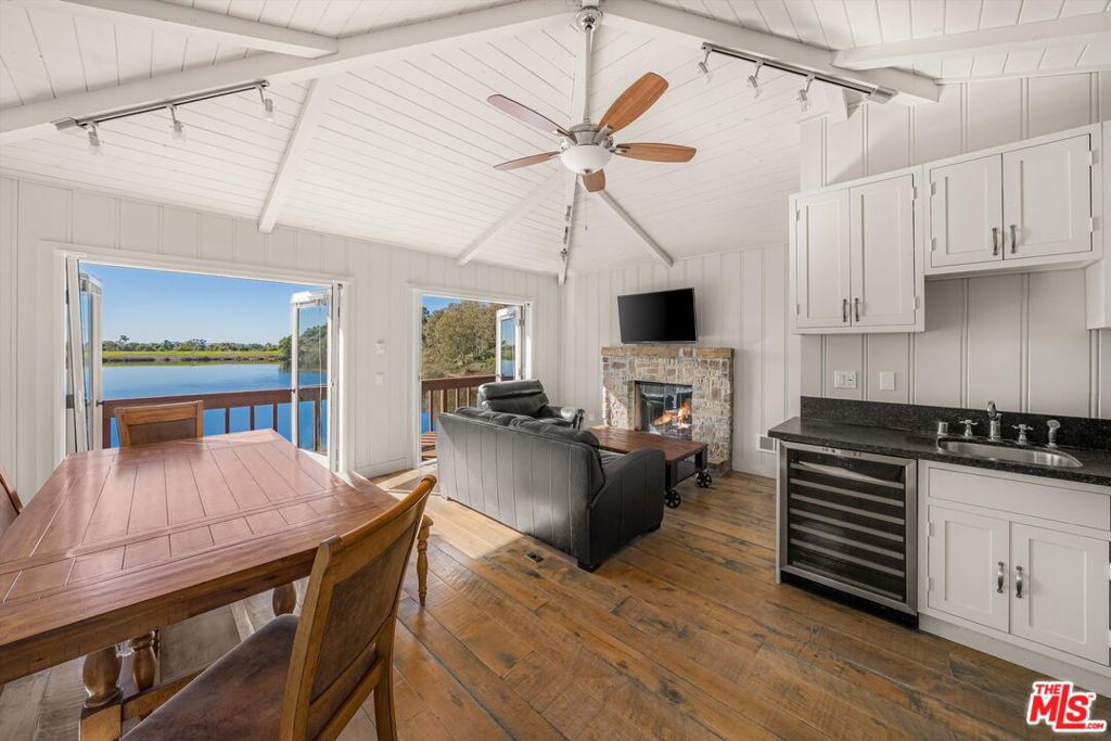 1000 Calle Real Property Photo 17