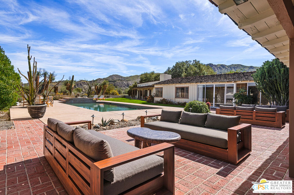 1850 Smoke Tree Lane Property Photo 17