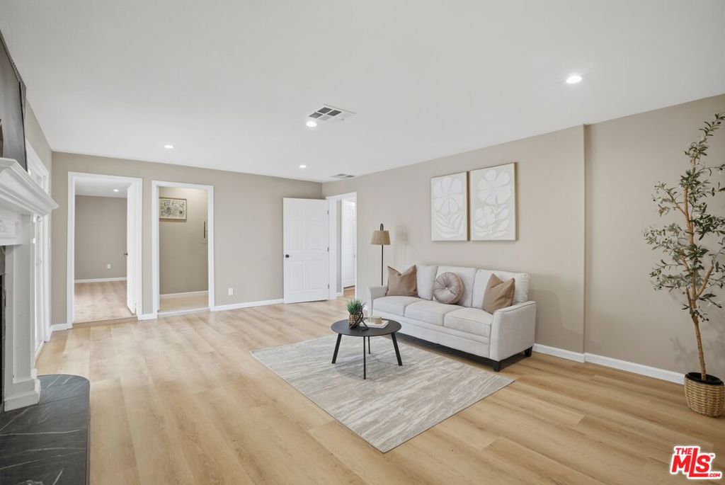 2232 W Avenue M4 Property Photo 11