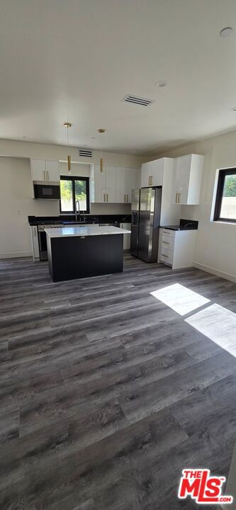1920 S Sherbourne Drive 1920 1/2 Property Photo 4