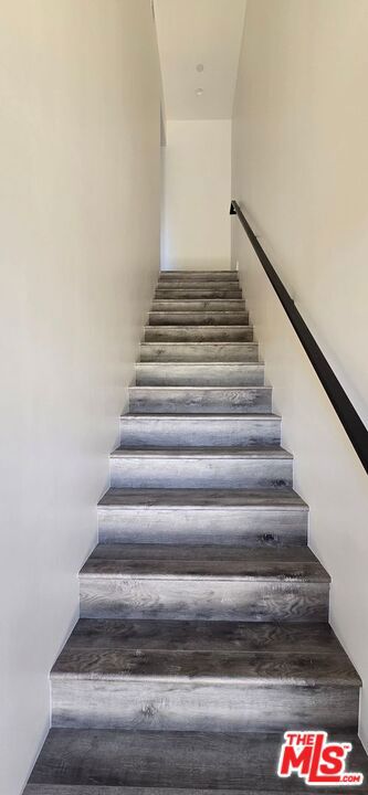 1920 S Sherbourne Drive 1920 1/2 Property Photo 8