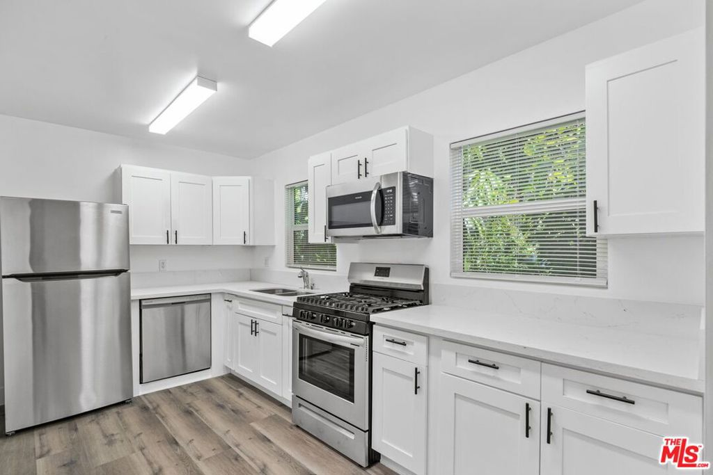 739 Westbourne Drive Property Photo 10